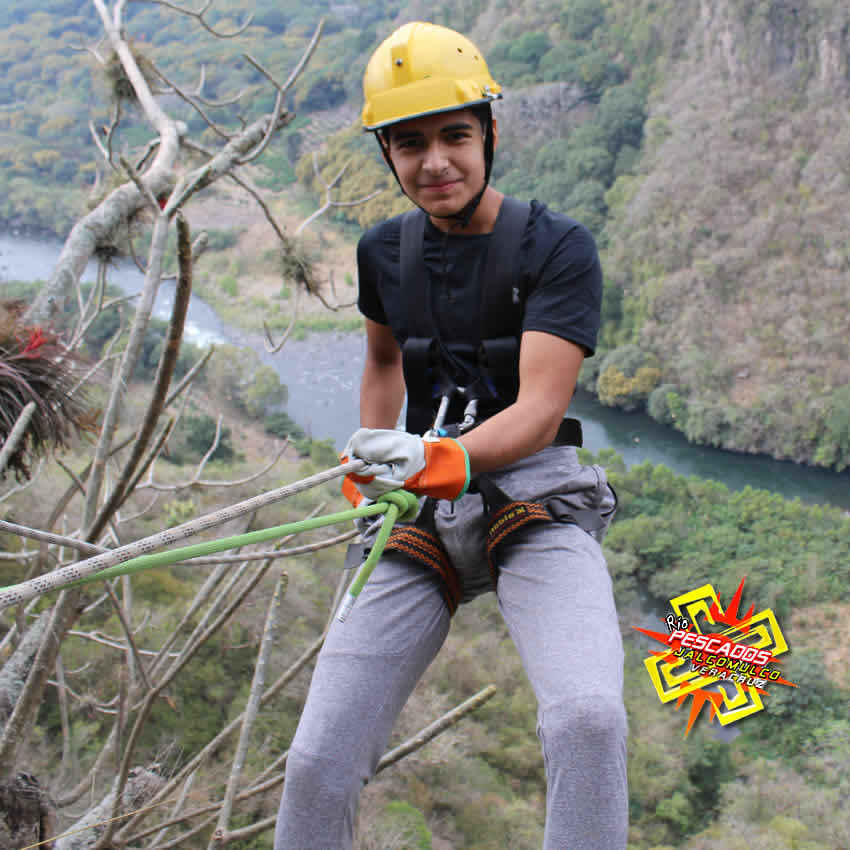 Rappel en el río Pescados en Jalcomulco, Veracruz